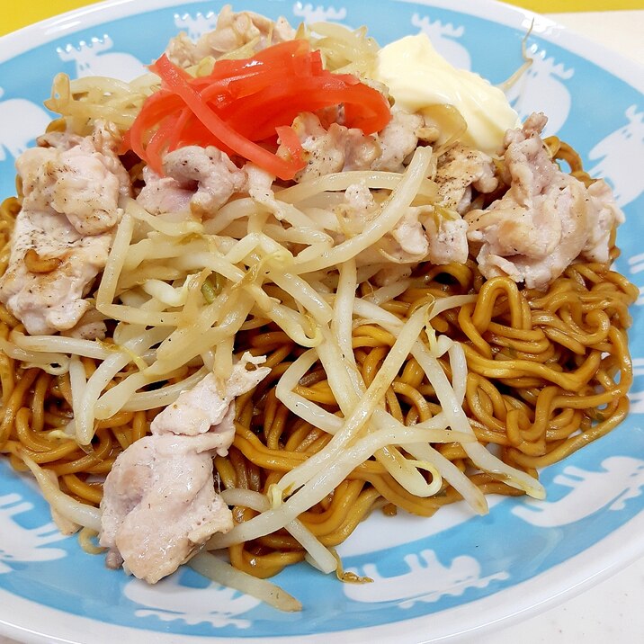 袋麺で(^^)豚肉ともやしのソース焼きそば♪